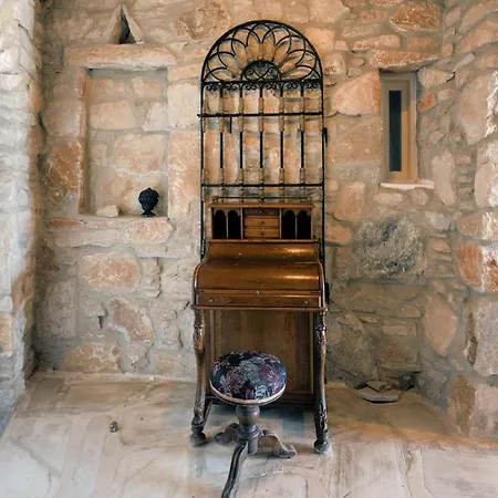Omnia Villa *